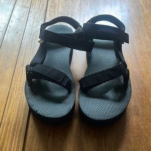 Women’s Sandals. TEVA. Size 8